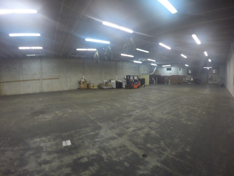 More Photos Of 8111-8113 NW 54th St, Miami Warehouse For Lease