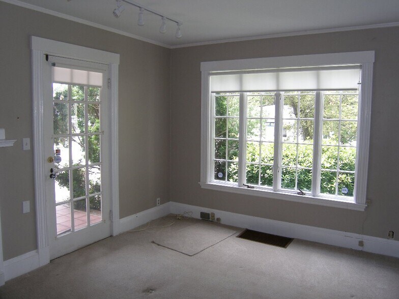 More Photos Of 356 Boston Post Rd, Sudbury Office For Sale
