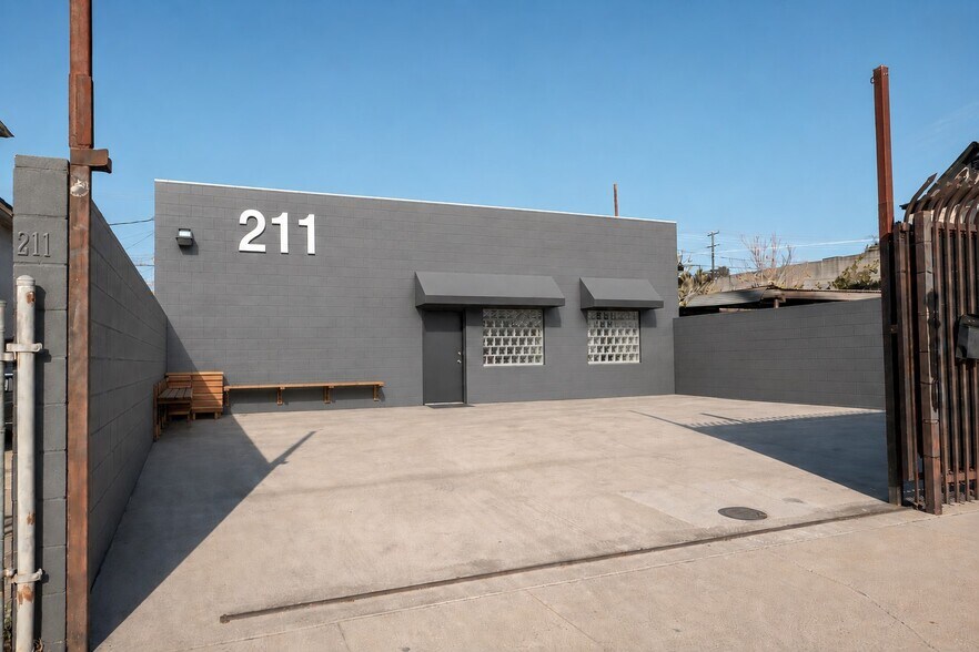 More Photos Of 211 W Avenue 33, Los Angeles Warehouse For Sale