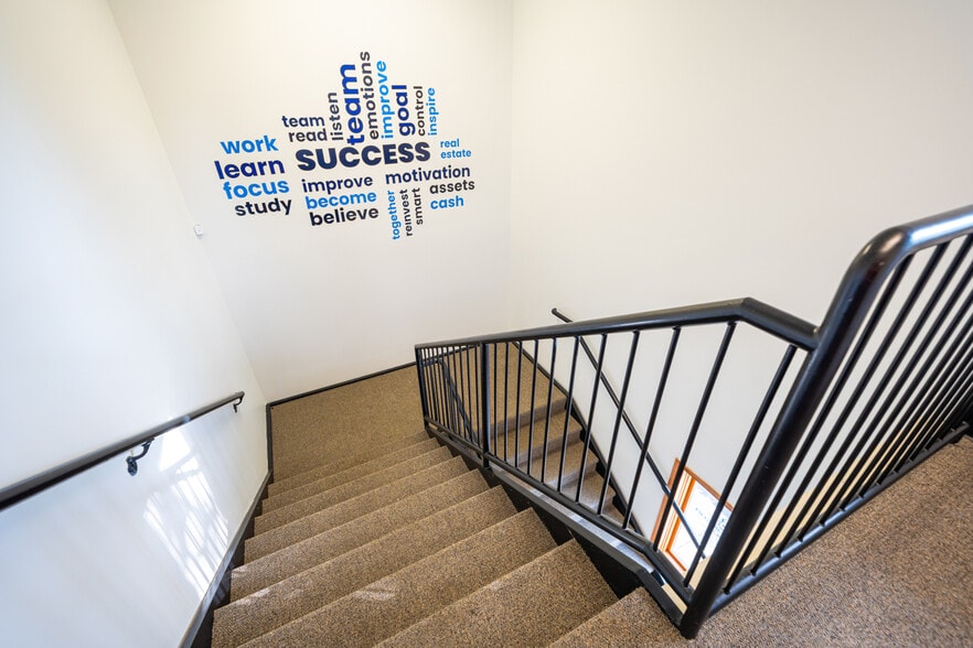 More Photos Of 171 Green Meadows Dr S, Lewis Center Office Residential For Lease