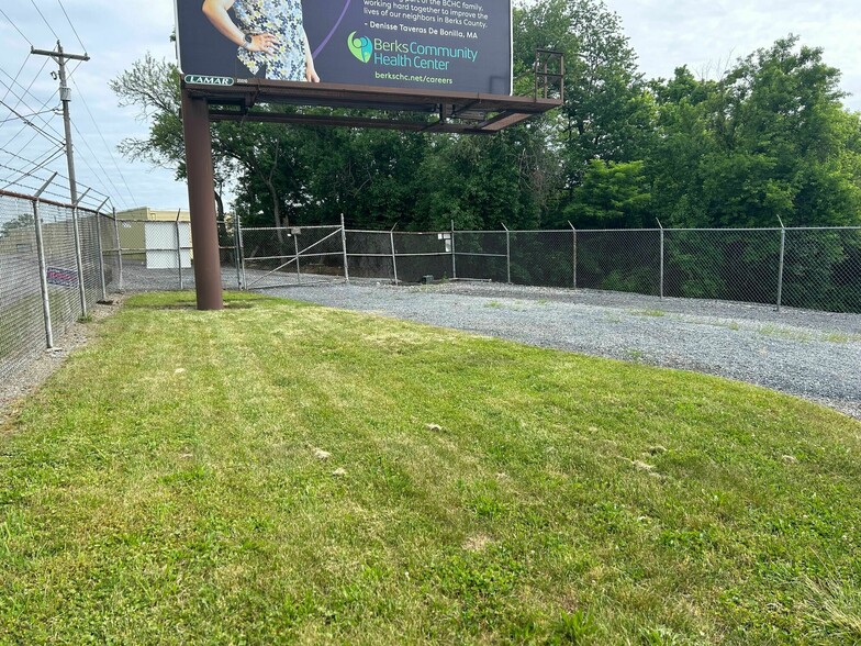 More Photos Of 1185 Morgantown Rd, Reading Warehouse For Lease