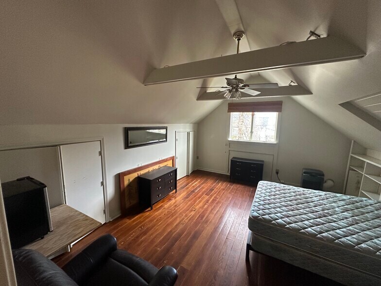 More Photos Of 430 Carolina Way, Highlands Flex For Sale