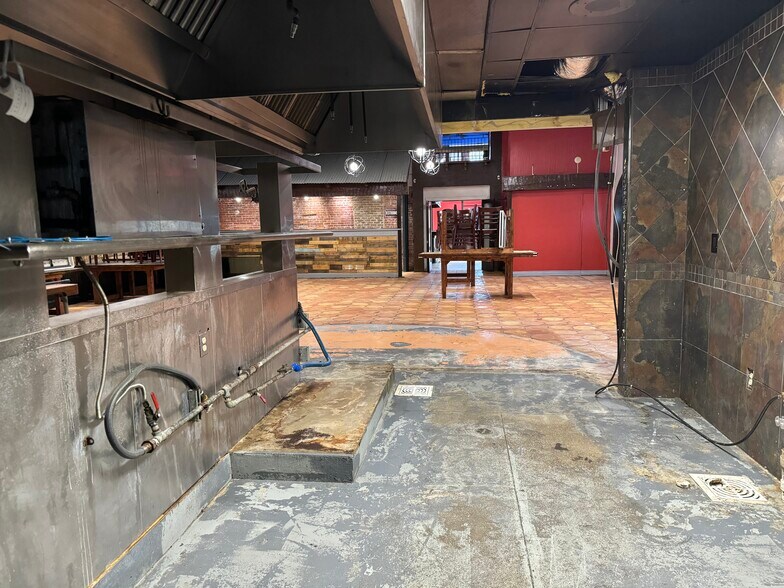More Photos Of 1525 4th St, Sarasota Restaurant For Lease