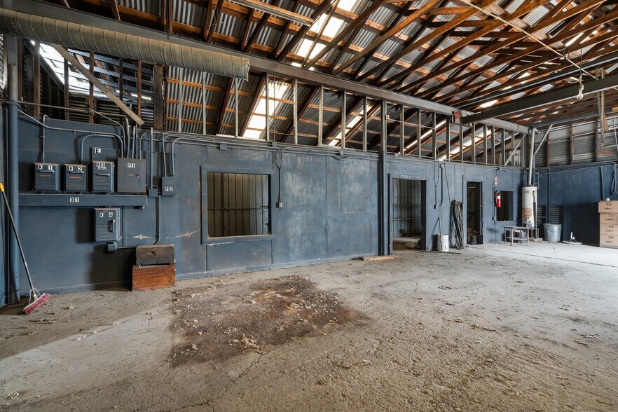 More Photos Of 3314 Carr St, Houston Manufacturing For Sale