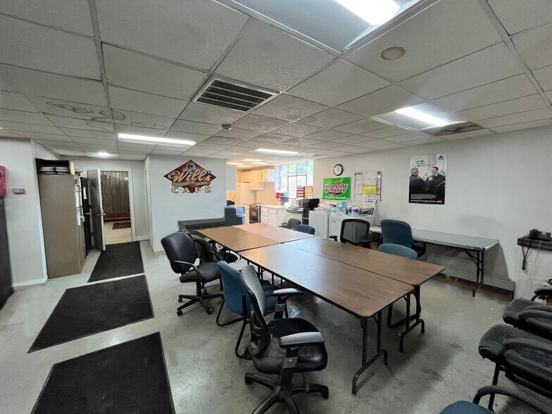 More Photos Of 2705 Belair Rd, Fallston Auto Repair For Lease