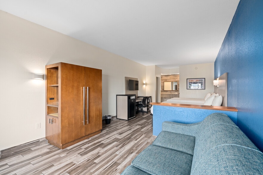 More Photos Of 3956 W Colonial Dr, Orlando Hotel For Sale