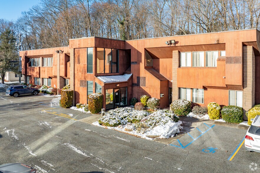 More Photos Of 156-158 Orange Ave, Walden Office For Sale