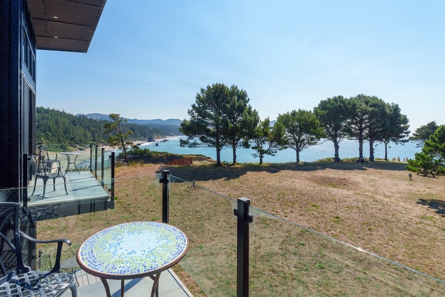 More Photos Of 409 Jackson St, Port Orford Specialty For Sale