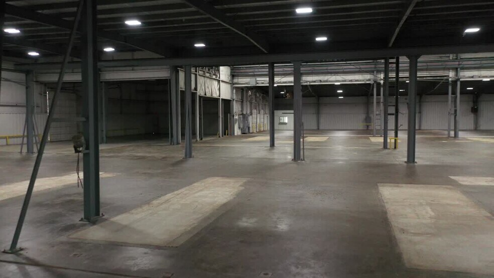 More Photos Of 600 S Loop 485, Gladewater Manufacturing For Lease