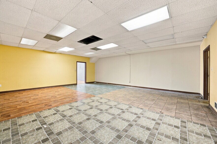 More Photos Of 692 Theodore St, Joliet Storefront For Lease