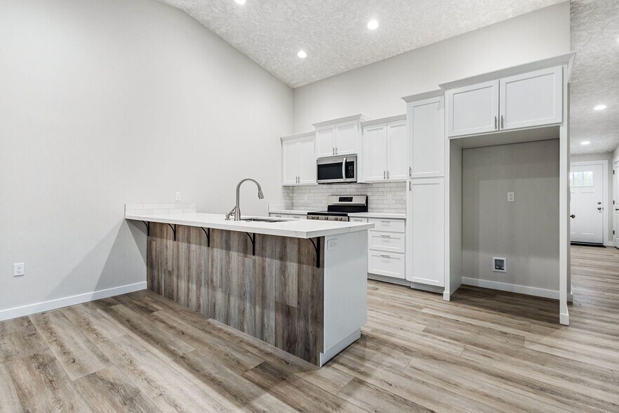 More Photos Of 1183 37TH Ct, Sweet Home Multifamily For Sale