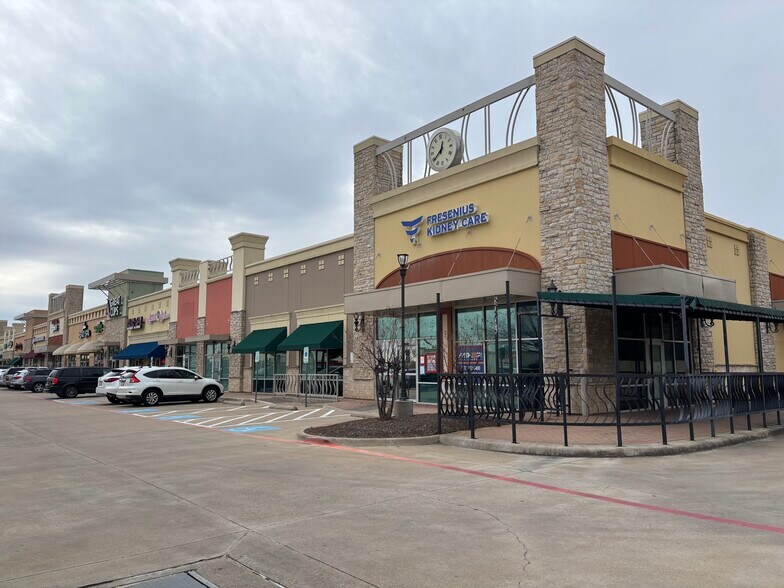 More Photos Of 900 N Blue Mound Rd, Saginaw Unknown For Lease