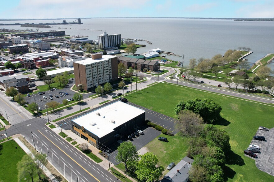 More Photos Of 419 E Market St, Sandusky Hotel For Sale