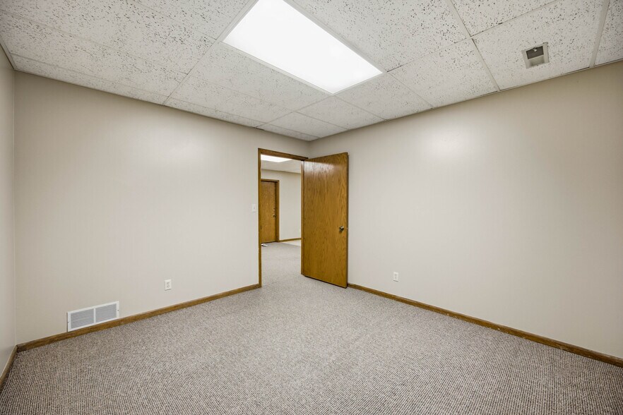 More Photos Of 110 SE Grant St, Ankeny Office For Sale