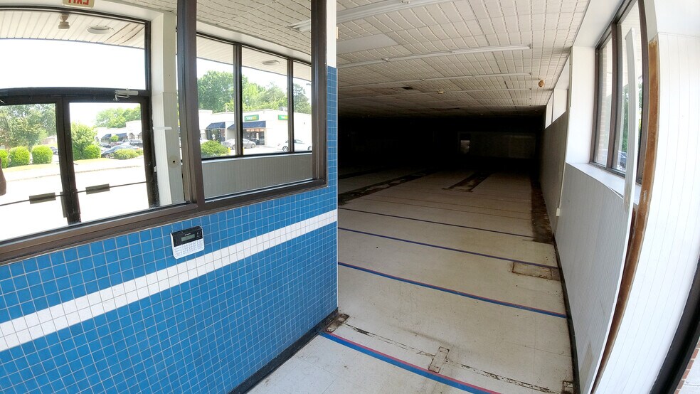 More Photos Of 856 Tennessee Ave, Etowah Drugstore For Lease