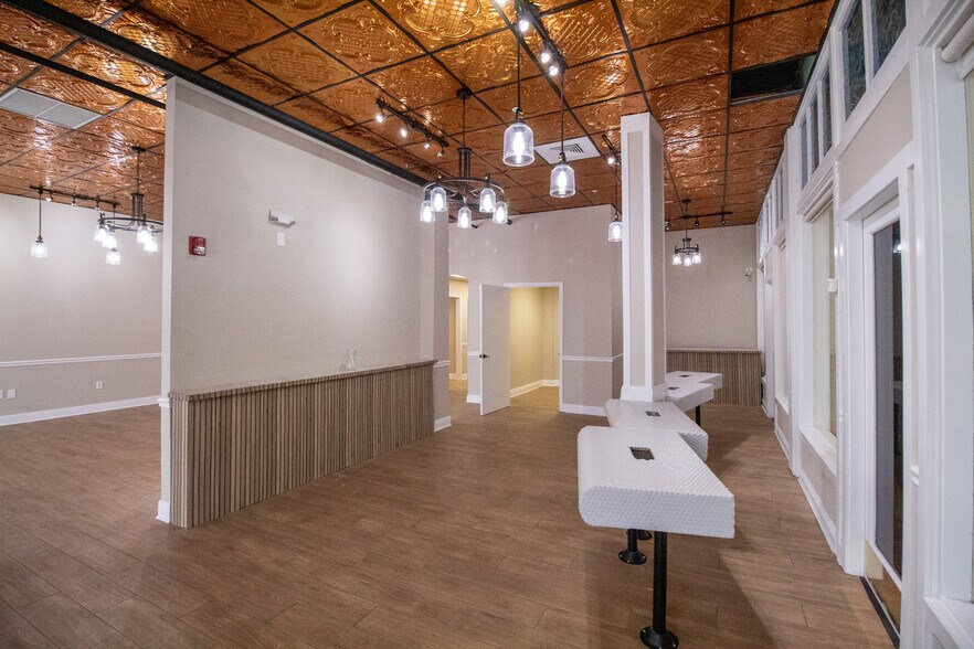 More Photos Of 121 E Marion Ave, Punta Gorda Storefront Retail Office For Sale