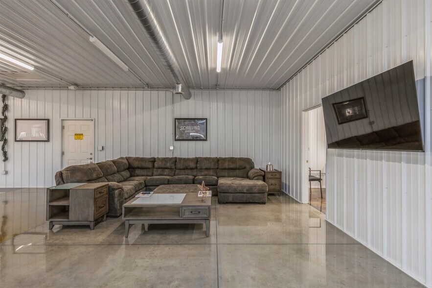 More Photos Of 33083 Ute Ave, Waukee Flex For Sale