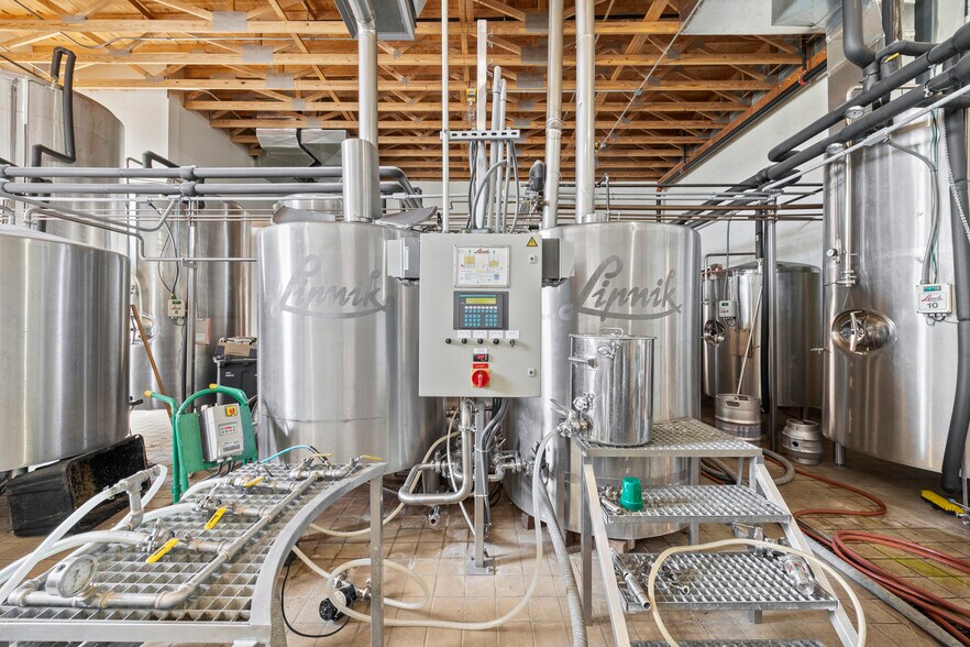 More Photos Of 2717 Lorain Ave, Cleveland Restaurant For Sale