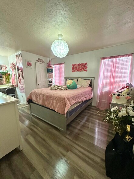 More Photos Of 7120 Cole Creek Dr, Houston Apartments For Sale