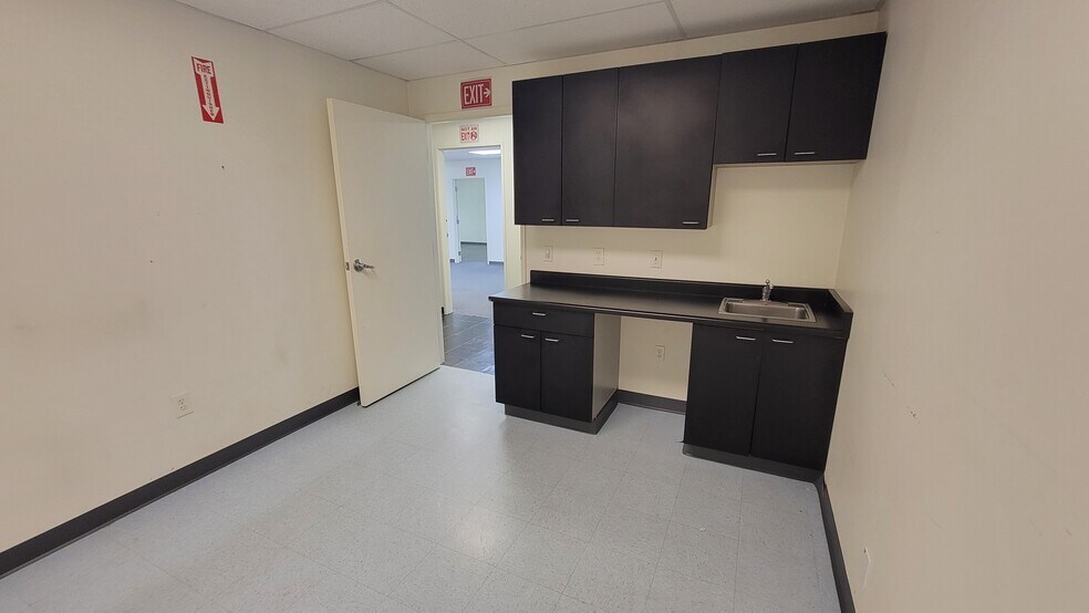 More Photos Of 3292 E Spring St, Long Beach Warehouse For Lease