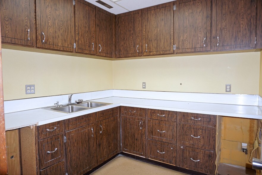 More Photos Of 1185 New Litchfield St, Torrington Medical For Sale