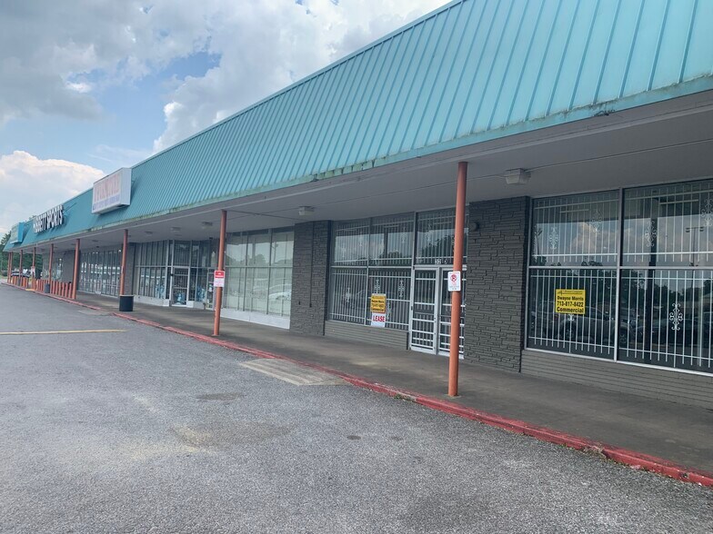 More Photos Of 3210 Avenue A, Beaumont Storefront For Sale