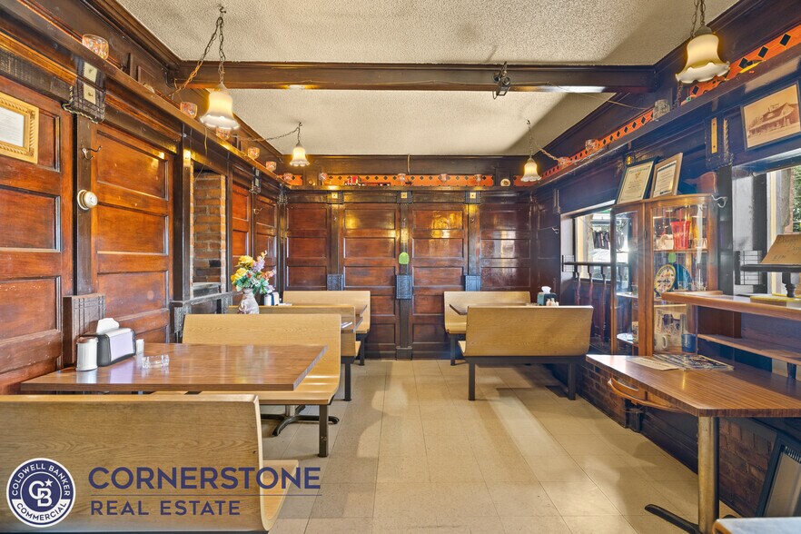 More Photos Of 628 E Richards St, Douglas Hotel For Sale