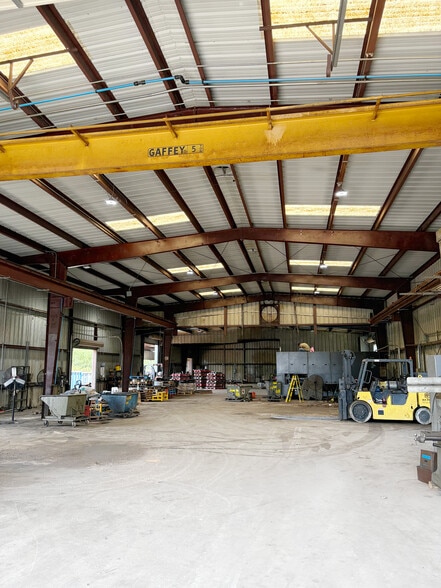 More Photos Of 1221 Indiana St, Humble Warehouse For Sale