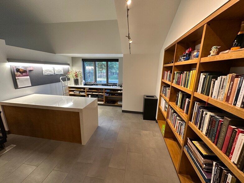 More Photos Of 1200 E Woodhurst Dr, Springfield Office Residential For Lease