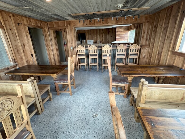 More Photos Of 111 E Dempsey St, Bryson General Retail For Lease