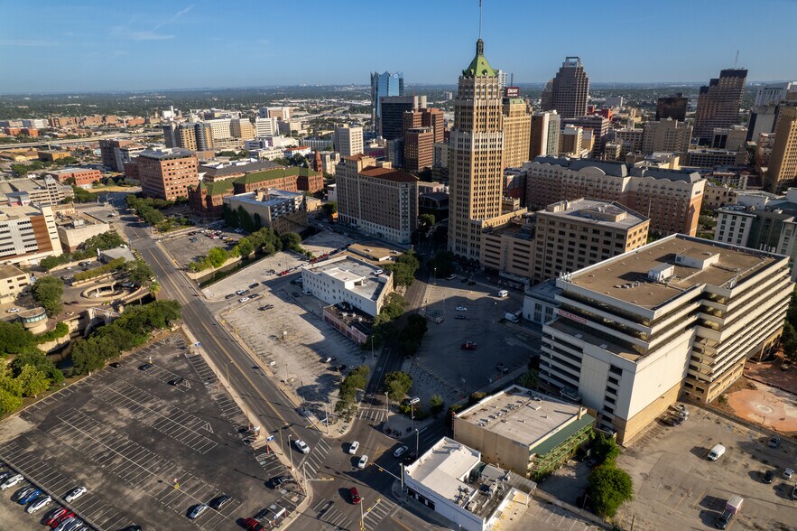 More Photos Of 425-427 S Saint Marys St, San Antonio Storefront Retail Office For Sale
