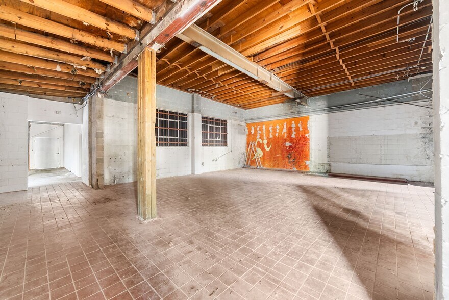 More Photos Of 519 NW 10th Ave, Gainesville General Retail For Sale