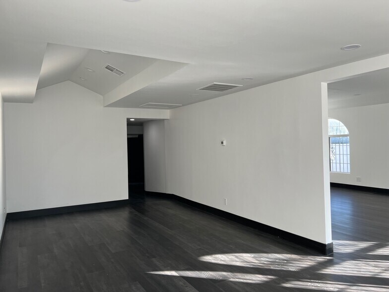 More Photos Of 530 S 7th St, Las Vegas Office Residential For Lease