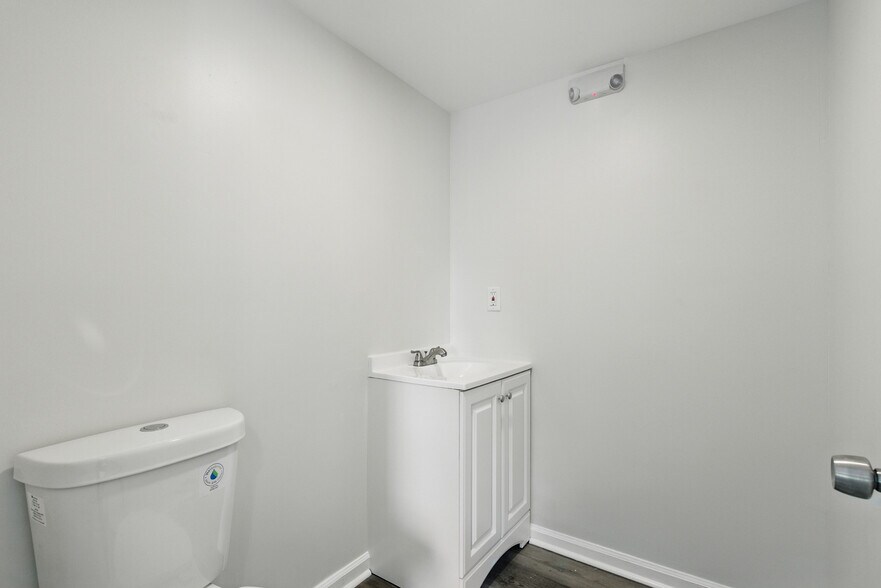 More Photos Of 700 Chickamauga Ave, Rossville Loft Creative Space For Sale