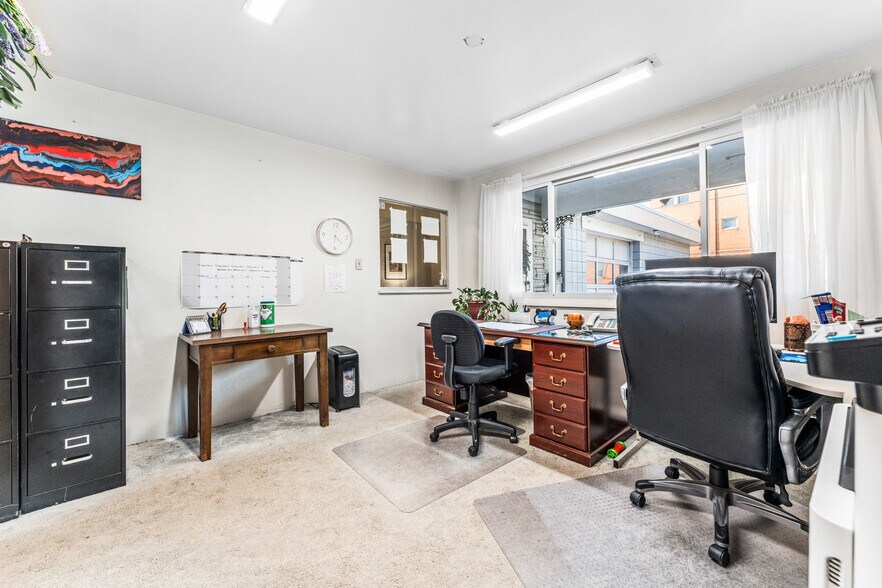 More Photos Of 35 N Balph Ave, Pittsburgh Medical For Sale