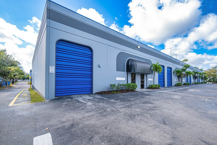 More Photos Of 3685-3699 NW 15th St, Lauderhill Unknown For Lease