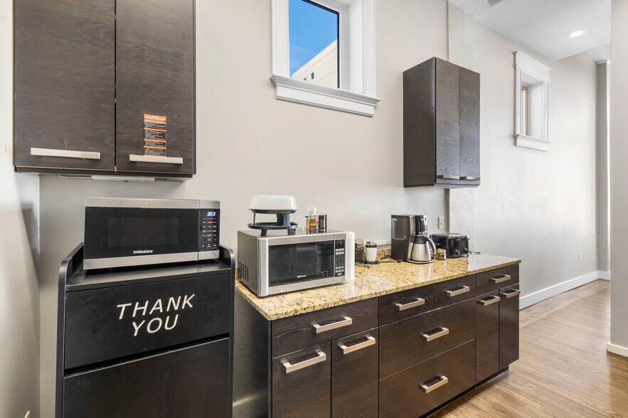 More Photos Of 429-431 N Boonville Ave, Springfield General Retail For Lease