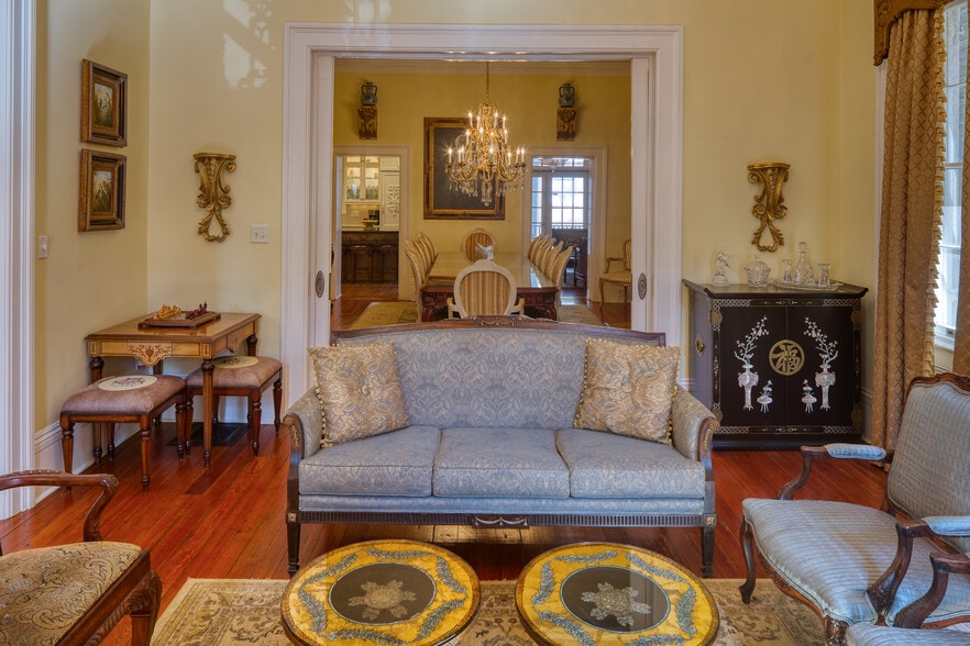 More Photos Of 14 E Taylor St, Savannah Specialty For Sale