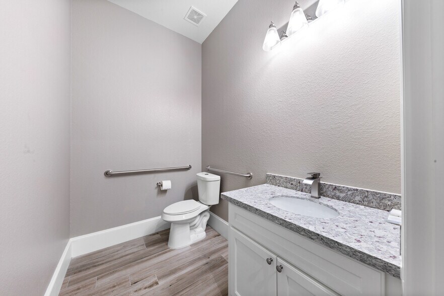 More Photos Of 12422 Spring Cypress Rd, Tomball Medical For Lease