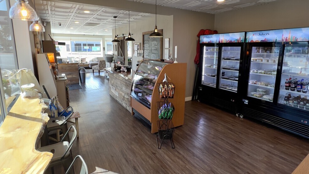 More Photos Of 711 Vandercook Way, Longview Storefront For Lease