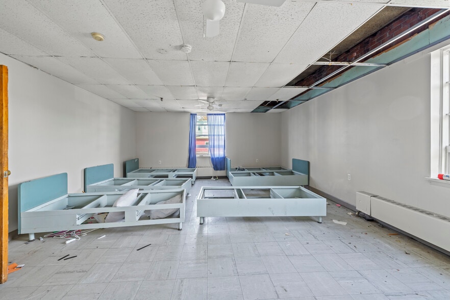 More Photos Of 281 N Main St, Brockton Flex For Sale