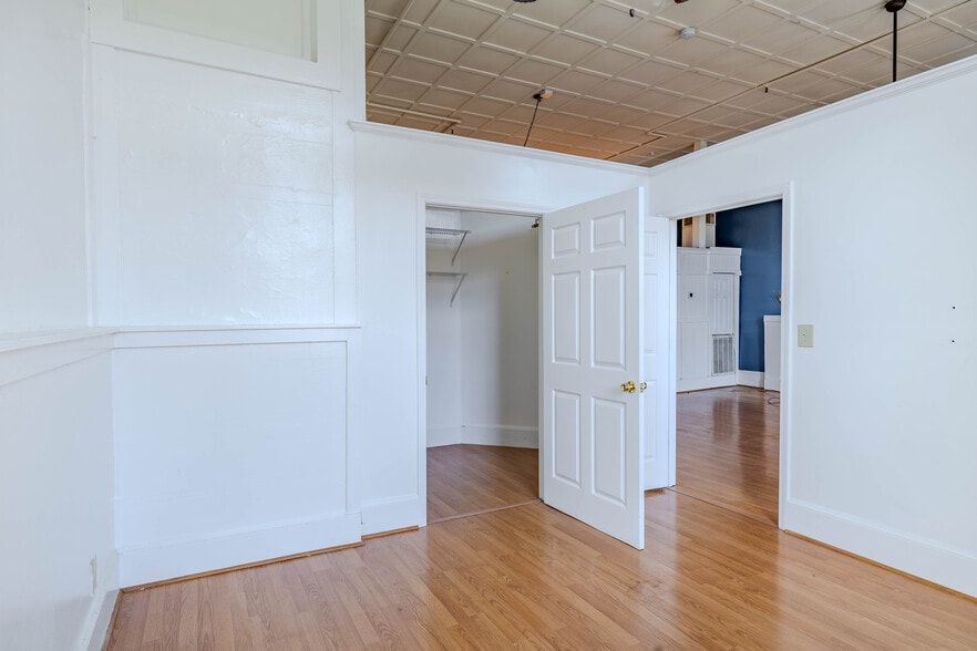 More Photos Of 245 Broad St, Rome Storefront For Sale