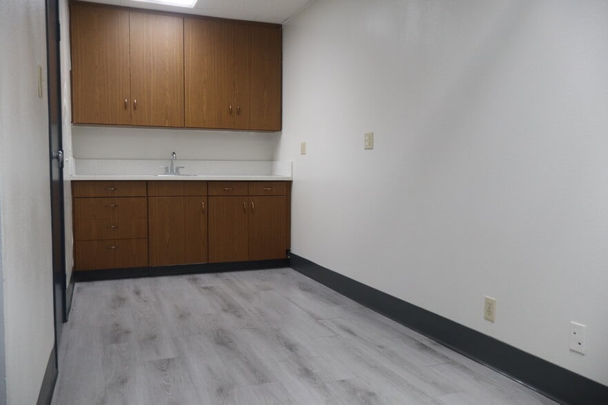 More Photos Of 2621 S Bristol St, Santa Ana Medical For Lease