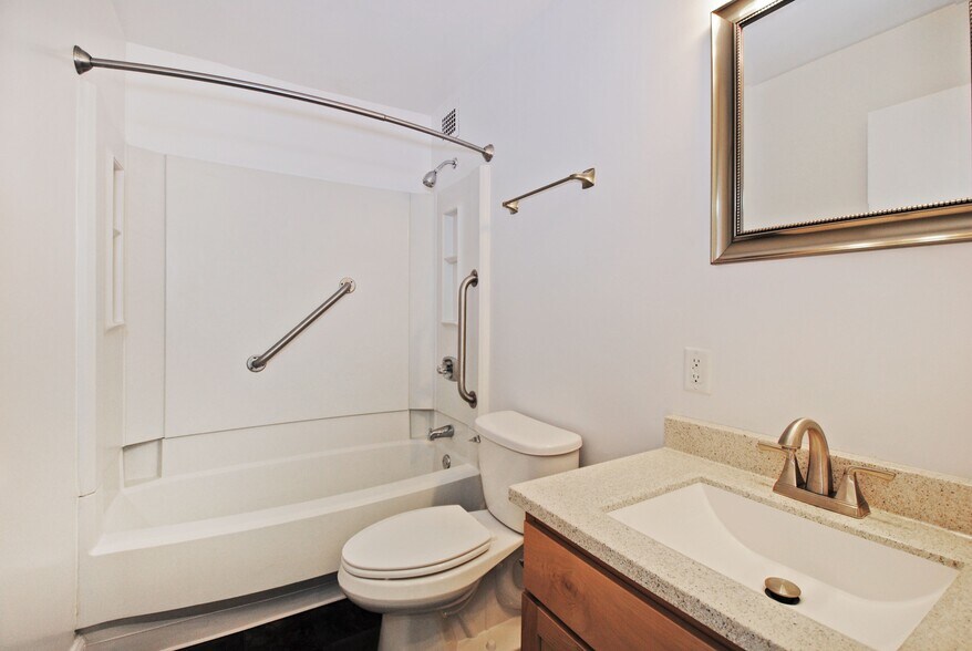 More Photos Of 107 S Washington Ave, Saginaw Apartments For Lease