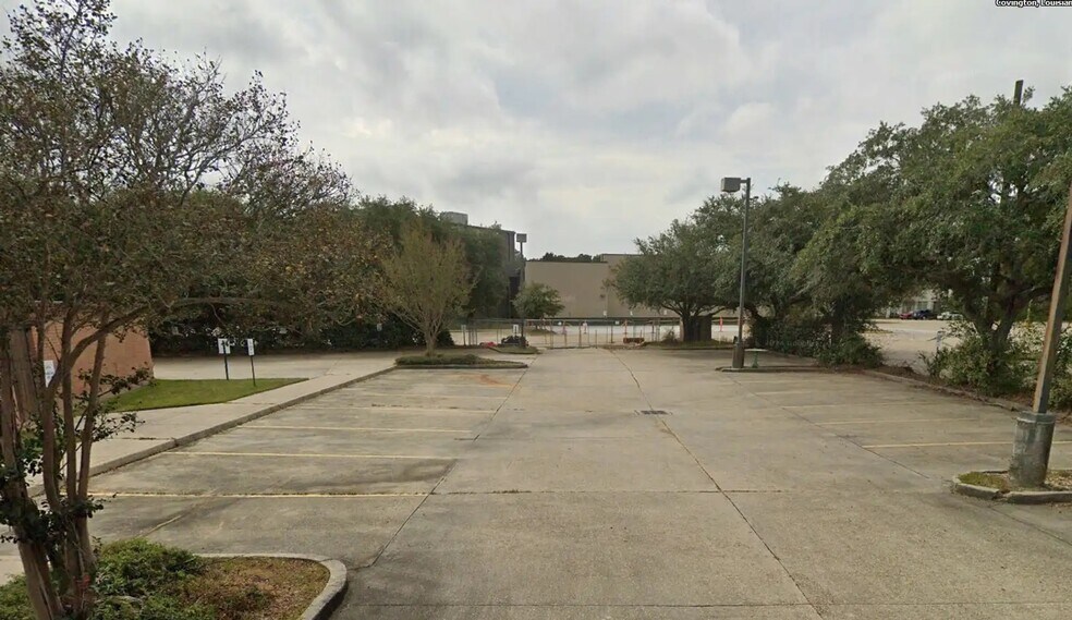 More Photos Of 301 N Highway 190, Covington Unknown For Lease