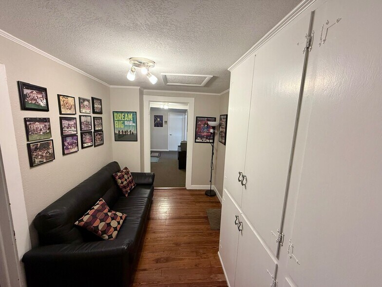 More Photos Of 169 W Broadway St, Oviedo Medical For Lease