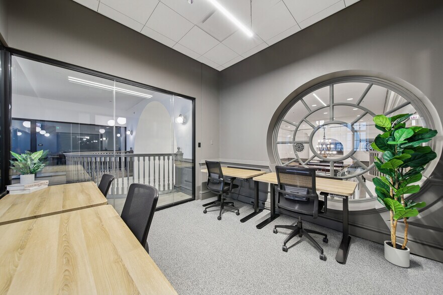 Primary Photo Of 33 N LaSalle St, Chicago Coworking Space