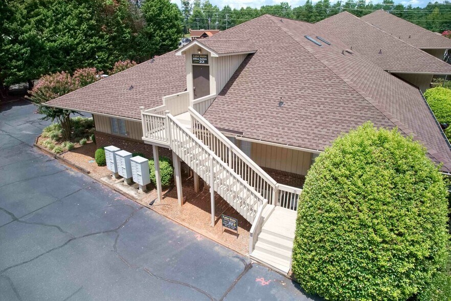 More Photos Of 4371 Charlotte Hwy, Clover Office For Sale