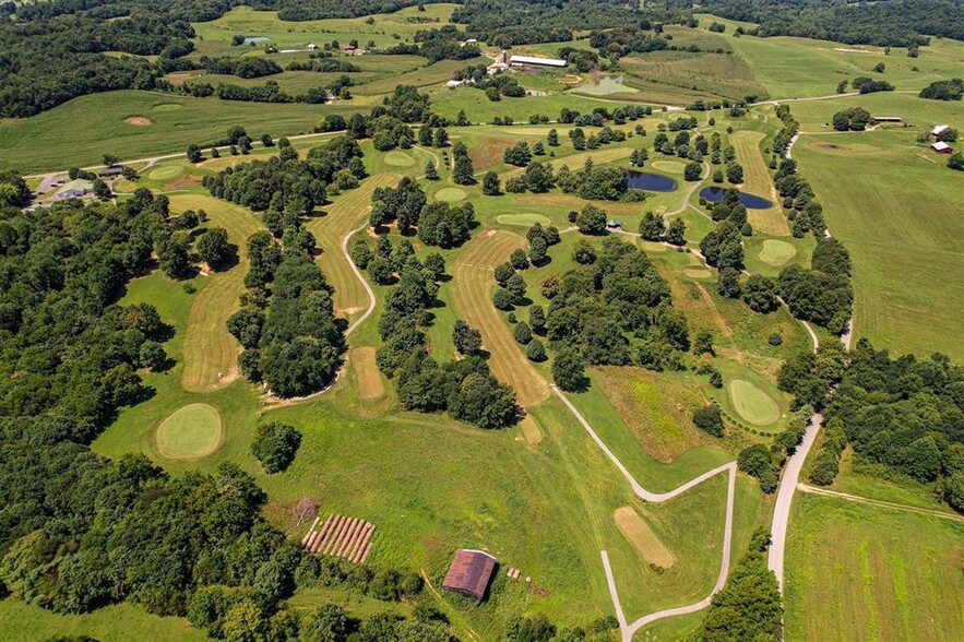 Primary Photo Of 6198 Randolph Summer Shade Rd, Summer Shade Golf Course Driving Range For Sale