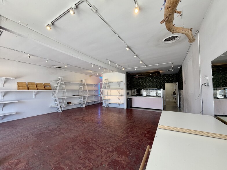 More Photos Of 816 Lincoln Blvd, Venice Storefront For Lease